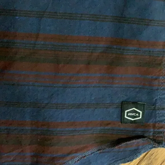 Boys RVCA button down - Picture 3 of 3
